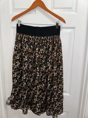 Metro Wear Black Midi Pleated Skirt with Cream & Tan Floral Print